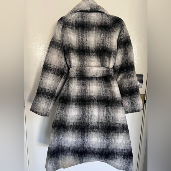 BEBE COAT - Picture 2 of 3